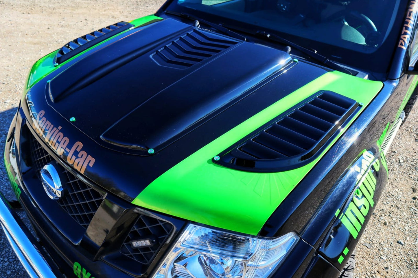 Motorhaubenaufsatz Mitte Navara D40 / Pathfinder R51